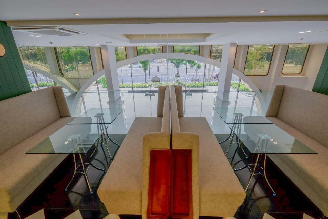 Justice Hotel Банкок Екстериор снимка