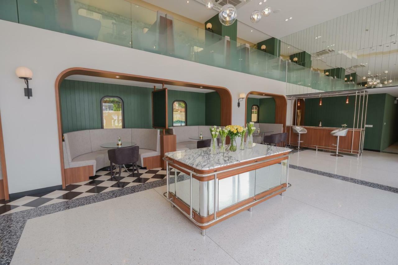 Justice Hotel Банкок Екстериор снимка
